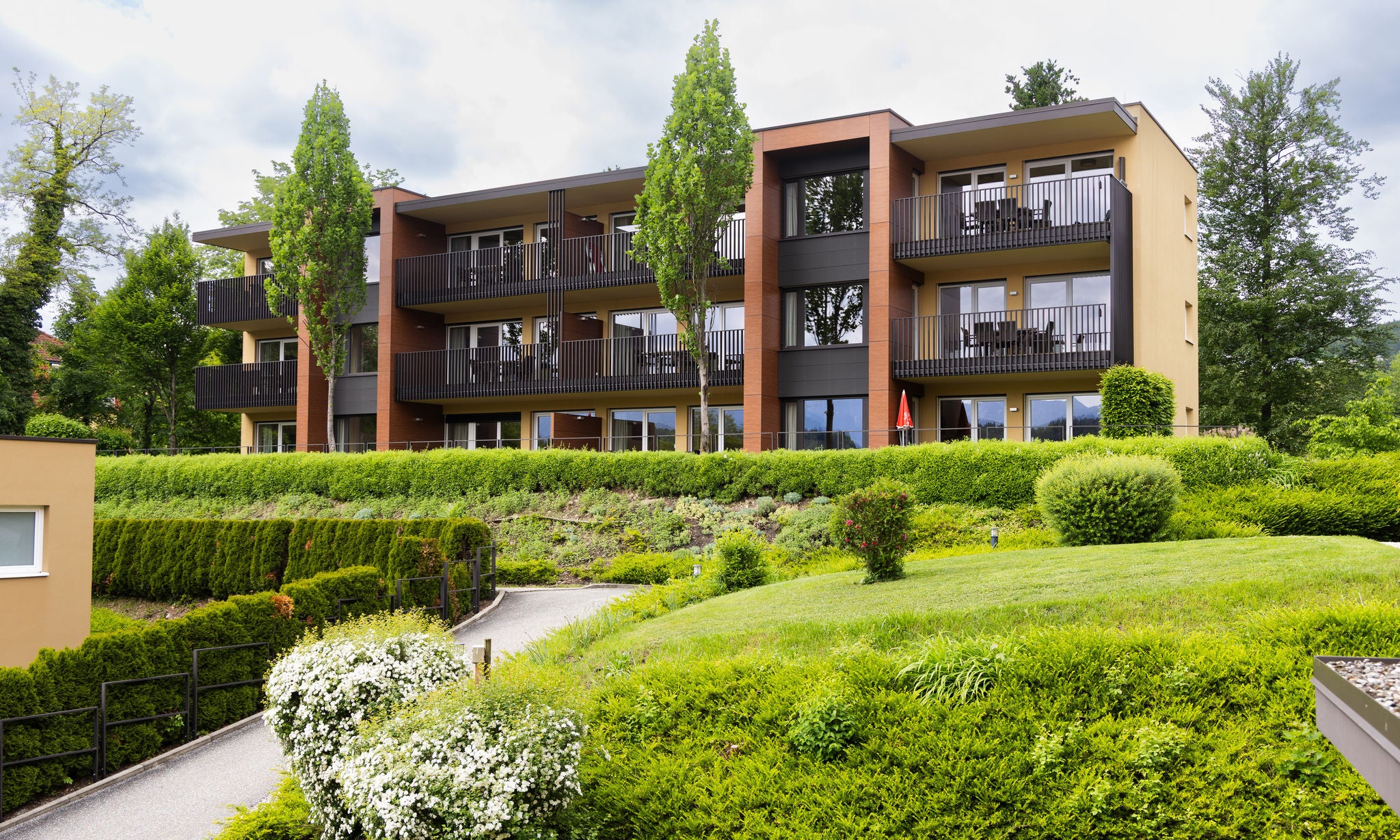 Blick auf Appartementhaus in Velden
